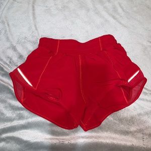 Lululemon Hotty Hot Short 2.5 Size 4 Dark Red